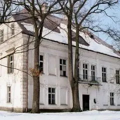 Pałac w Chrzęsnem: odkryj jego historię i tajemnice architektury