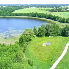 Działka nad jeziorem z linią brzegową Warmińsko-Mazurskie - idealne miejsce na relaks