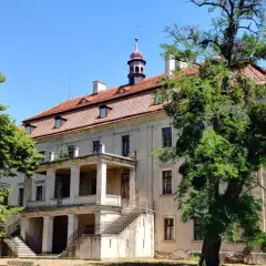Pałac w Sokolnikach: Fascynująca historia i architektura czekają