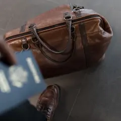 Czy można przewozić pamiątki w bagażu podręcznym? Oto ważne zasady