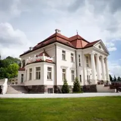 Pałac w Tłokini: historia, architektura i nowoczesne usługi hotelowe