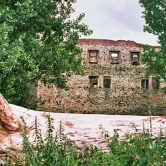 Zamek w Drzewicy: fascynująca historia i tajemnice ruin