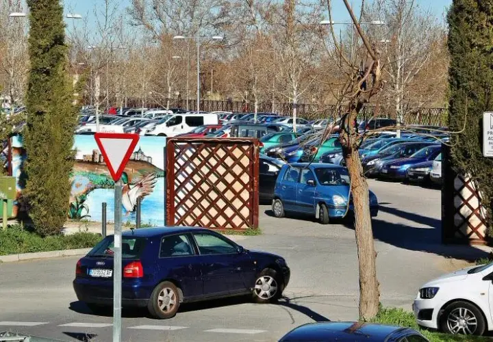 Gdzie zaparkować przy pałacu w Wilanowie? Sprawdź opcje parkingowe