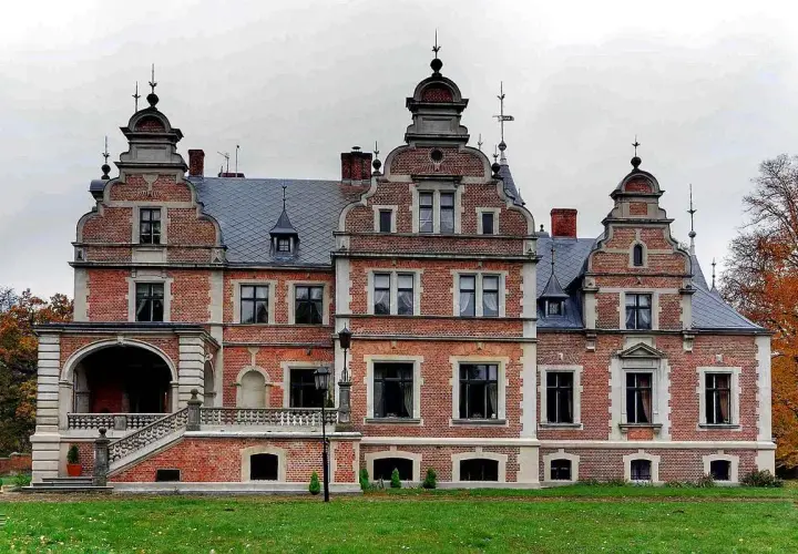 Pałac Twardowskich w Kobylnikach - historia, architektura i atrakcje