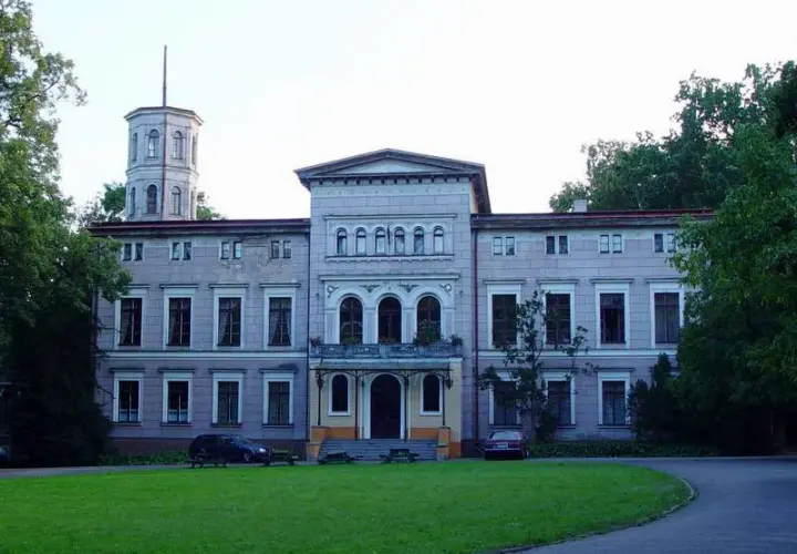 Pałac w Sypniewie: historia, architektura i wydarzenia, które zaskakują