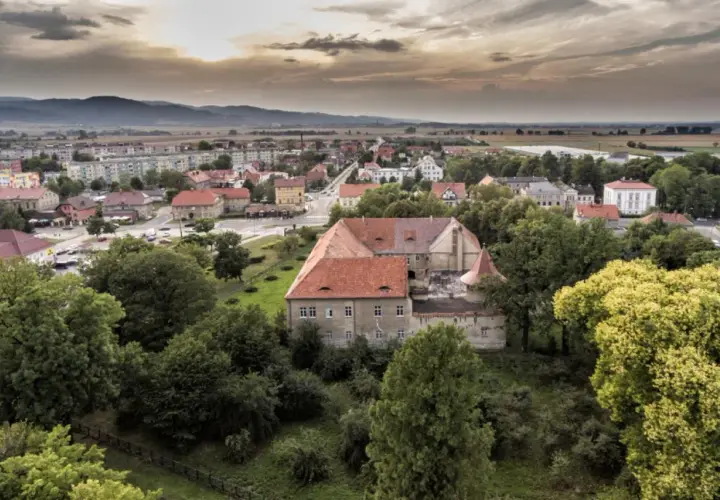 Pałac Sandreckich w Bielawie: historia, architektura i obecne życie