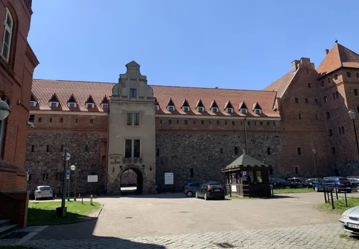 Zamek w Bytowie zwiedzanie: odkryj tajemnice i atrakcje tego miejsca