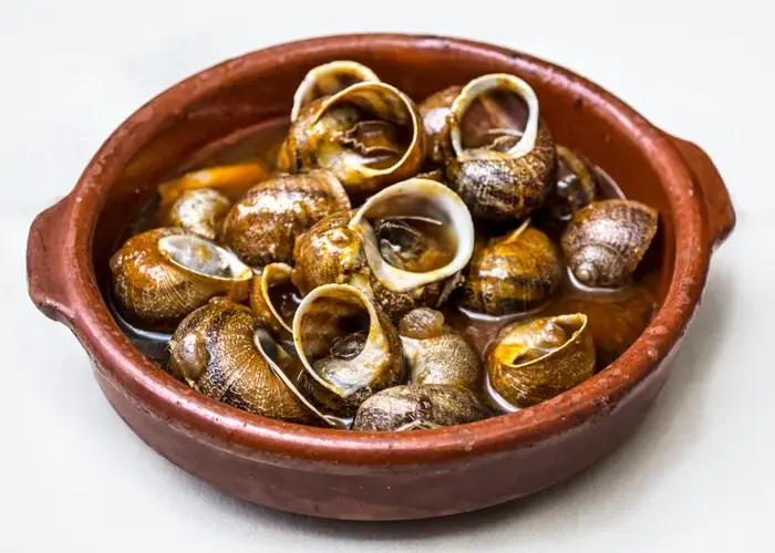 Escargots: Jak przygotować te wyjątkowe ślimaki w masle czosnkowym