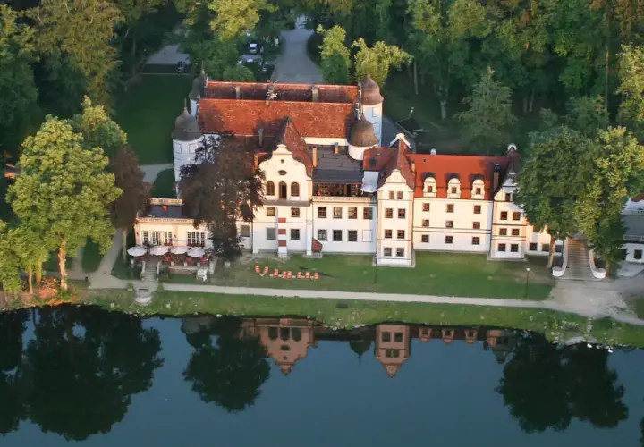Zamek rycerski w Krągu - historia, architektura i atrakcje hotelowe