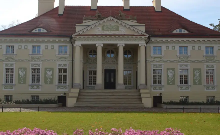 Pałac w Lewkowie godziny otwarcia - nie przegap wizyty w muzeum