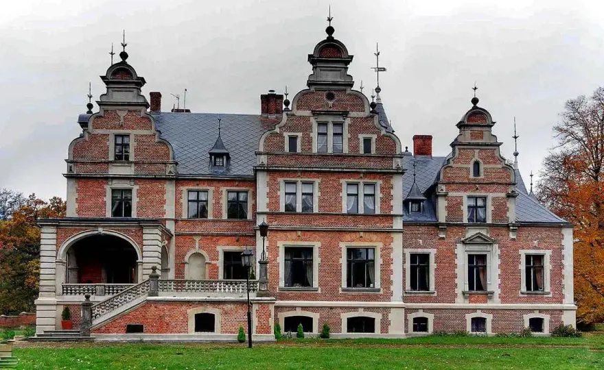 Pałac Twardowskich w Kobylnikach - historia, architektura i atrakcje