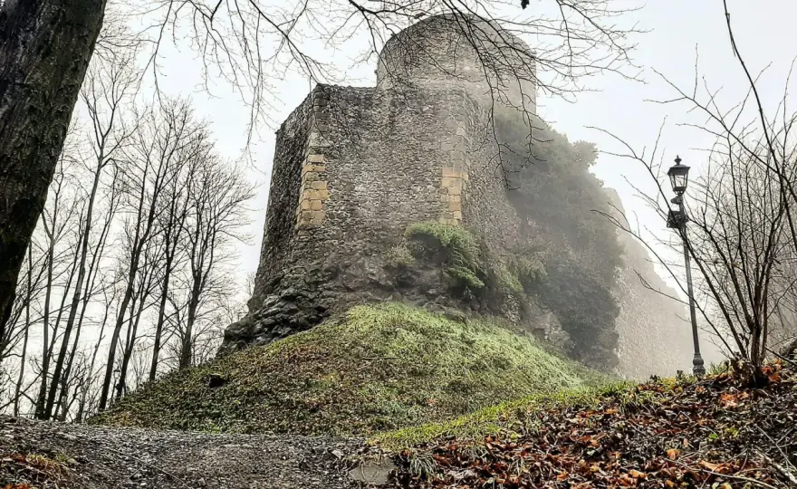 Zamek w Głogówku: Historia, architektura i aktualny stan zabytku