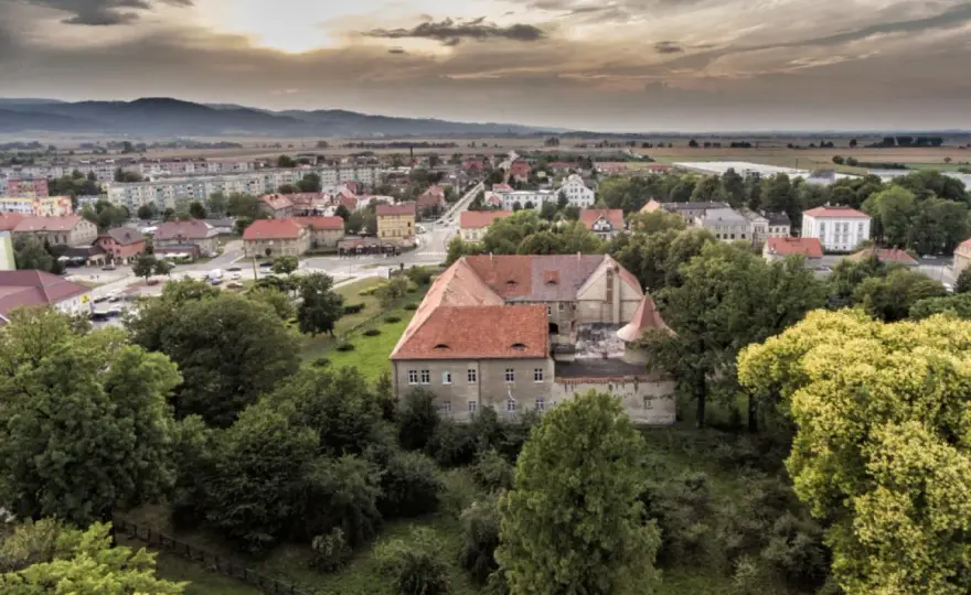 Pałac Sandreckich w Bielawie: historia, architektura i obecne życie