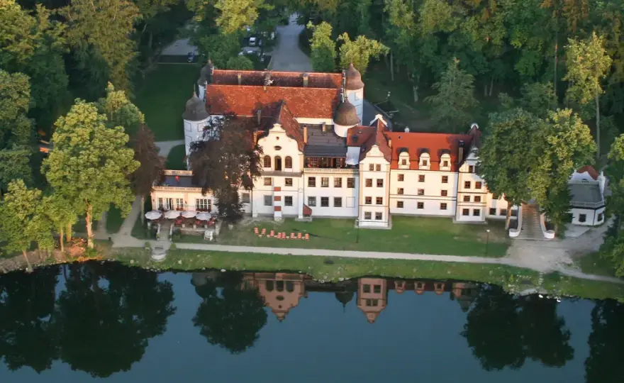 Zamek rycerski w Krągu - historia, architektura i atrakcje hotelowe