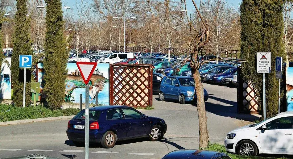 Gdzie zaparkować przy pałacu w Wilanowie? Sprawdź opcje parkingowe